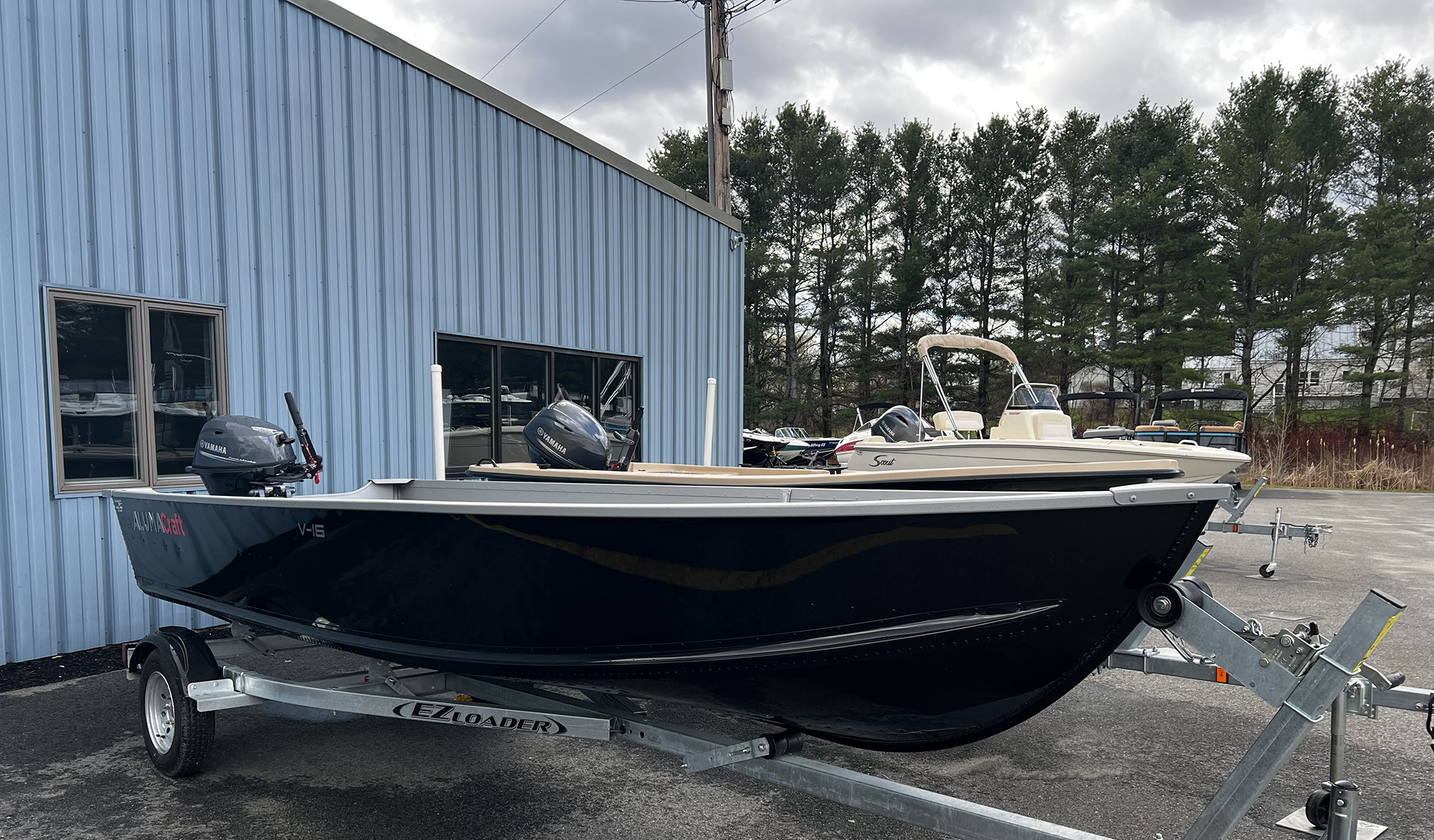 2026 Alumacraft V16 - Black